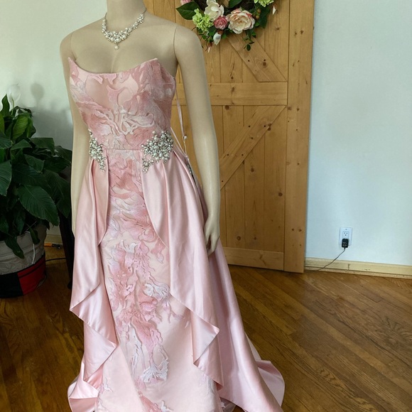 Ashley Lauren Prom or Pageant Dress. - Picture 11 of 13